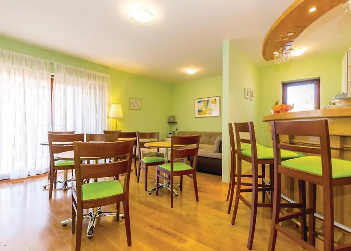 Gorgeous In With Kitchen Holiday home
