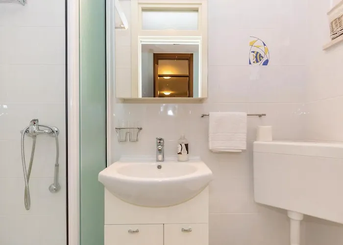 Gorgeous In With Kitchen Holiday home *