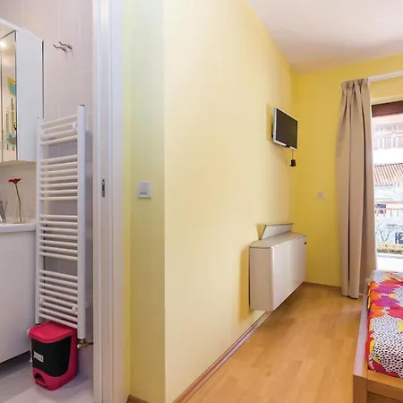 Prázdninový dům Gorgeous In With Kitchen Jadranovo