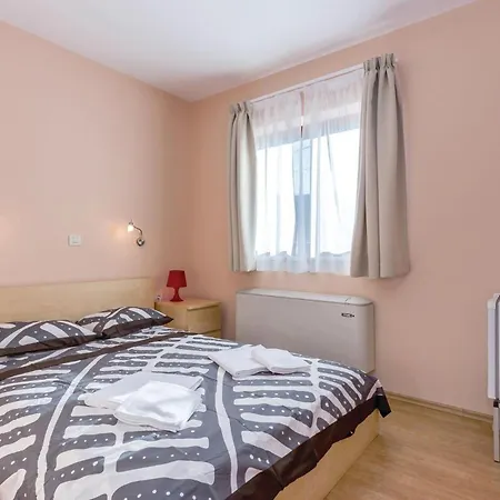 Gorgeous In With Kitchen Holiday home *